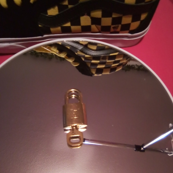 LV 🔐👉🏼 (#319 LOCK & KEY) LOUIS VUITTON - Picture 6 of 7